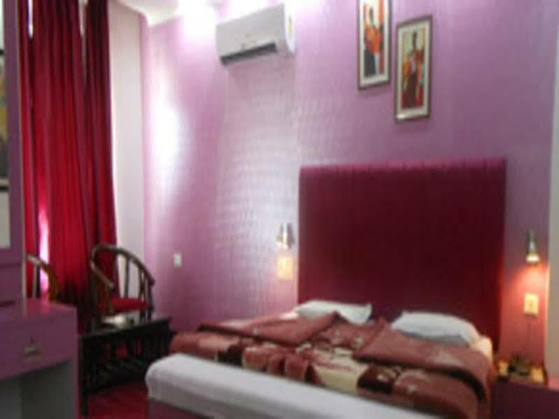 Ratan Palace Hotel Dehradun Ngoại thất bức ảnh